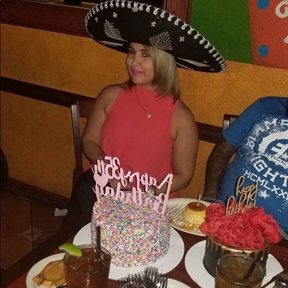 Meet your Posher, Crystal ✌🏻 - Picture 7 of 8